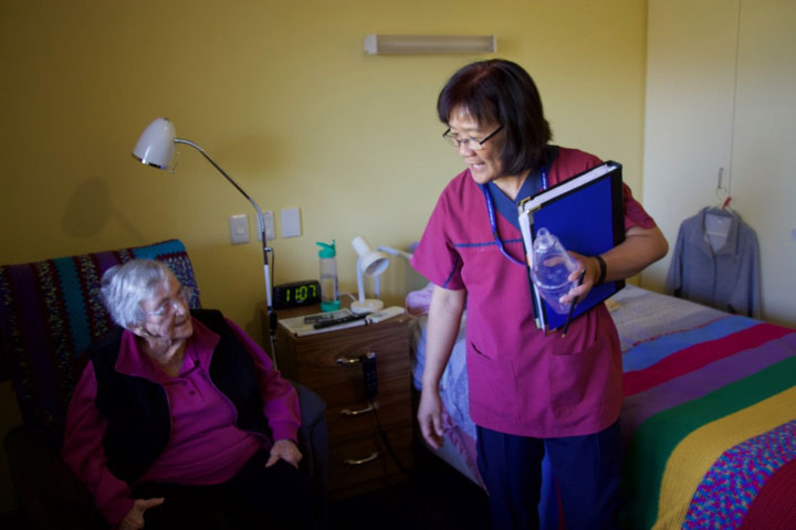 Jamie saying goodbye to Phyllis